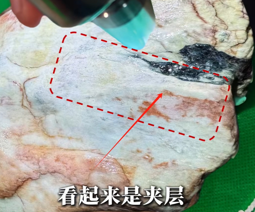 图11 在这块区域不明显的，看似夹层的裂