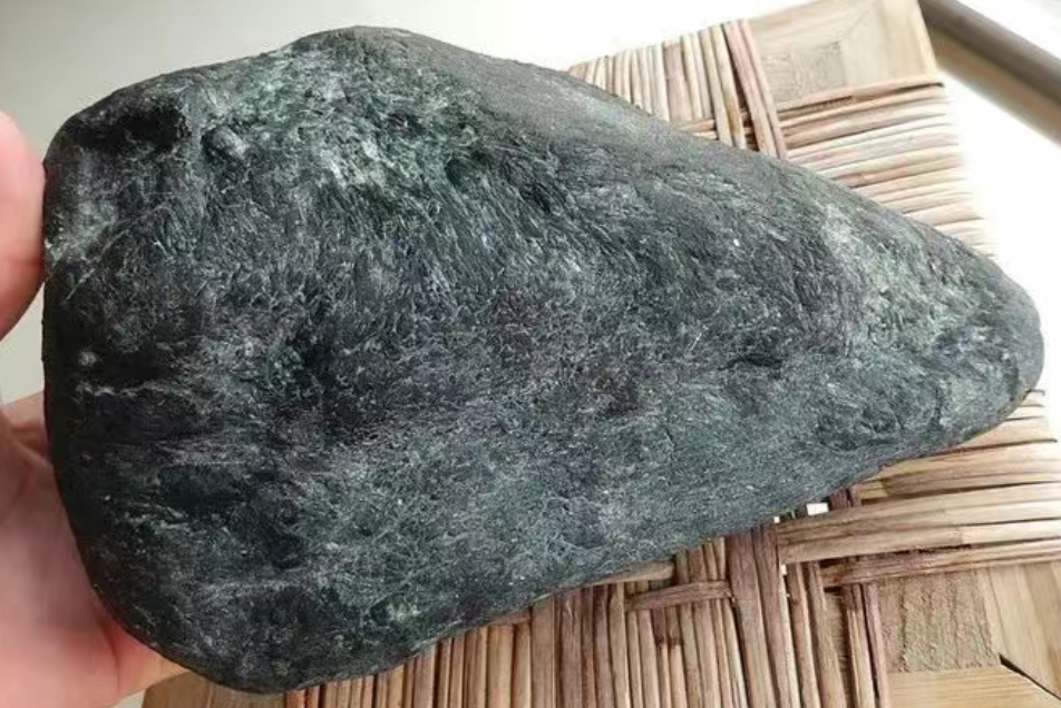 黑皮翡翠