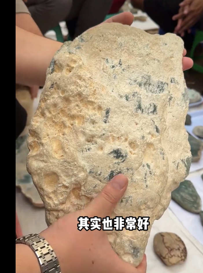 图6 凹坑很多，切开棉很多，伤害很大。