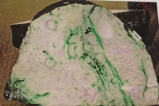 图6 红莼翡翠料,肉粗、种嫩。