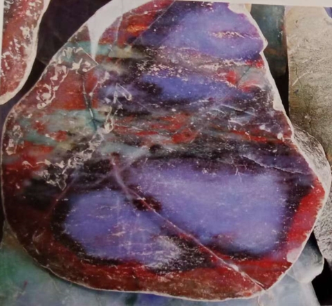 图1 翡翠的红雾,也叫朱砂红。翡翠的种嫩