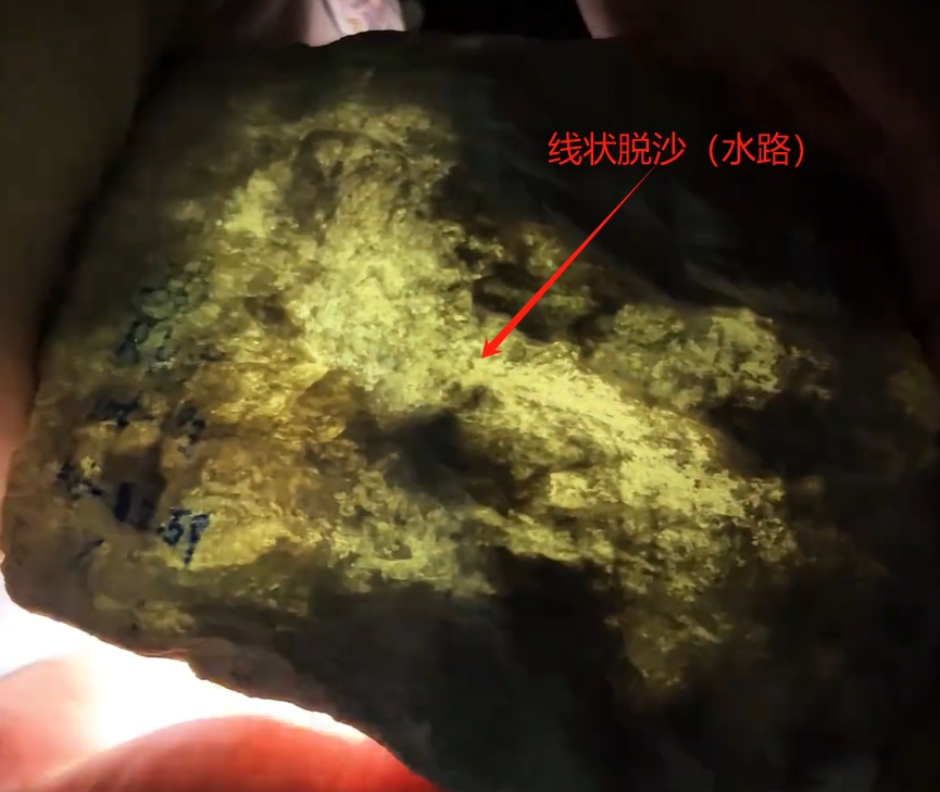 图2 180万的翡翠原石